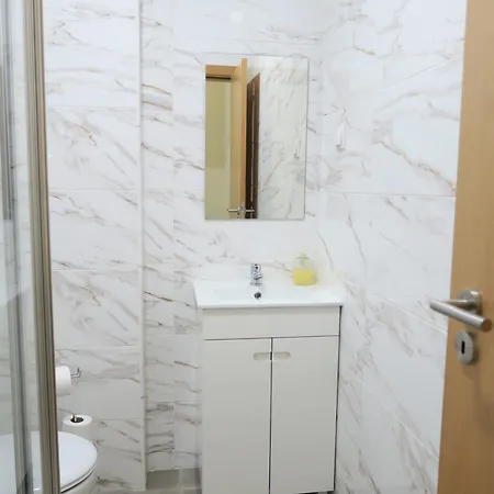 Cosmopolitan - Ground Floor Homestay