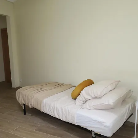 Cosmopolitan - Ground Floor Δωμάτια σε οικογενειακή κατοικία *