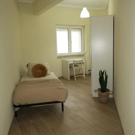 Cosmopolitan - Ground Floor *