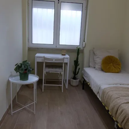 Δωμάτια σε οικογενειακή κατοικία Cosmopolitan - Ground Floor