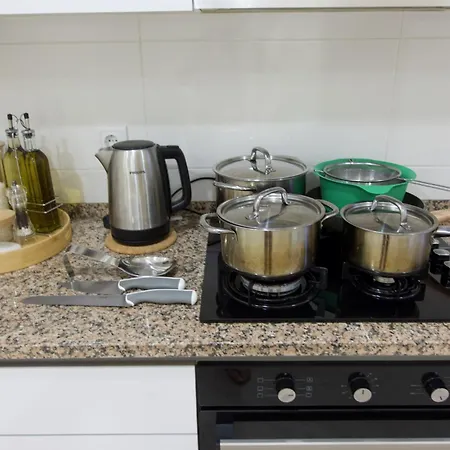 Cosmopolitan - Ground Floor Homestay *